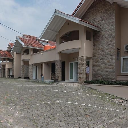 Rossan Villa Hotel near Sersan Bajuri RedPartner Bandung Exteriör bild