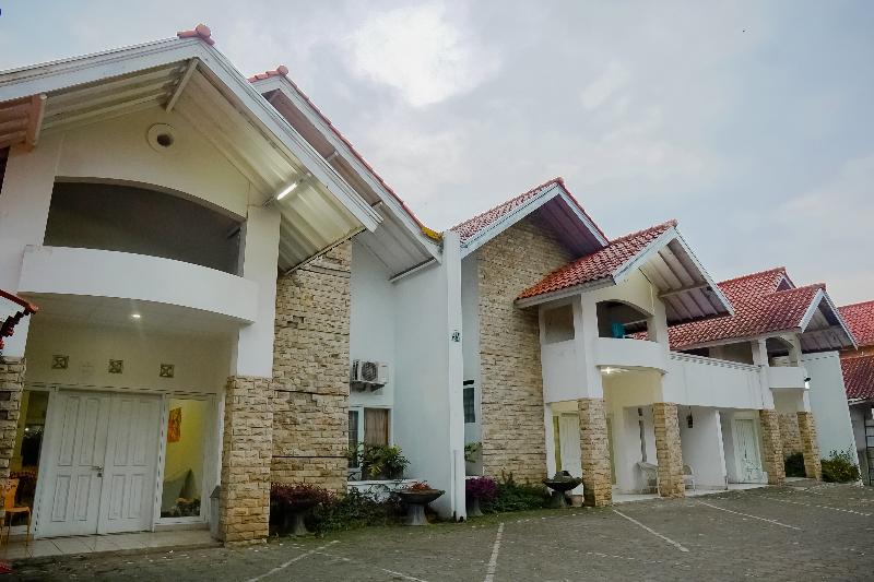 Rossan Villa Hotel near Sersan Bajuri RedPartner Bandung Exteriör bild